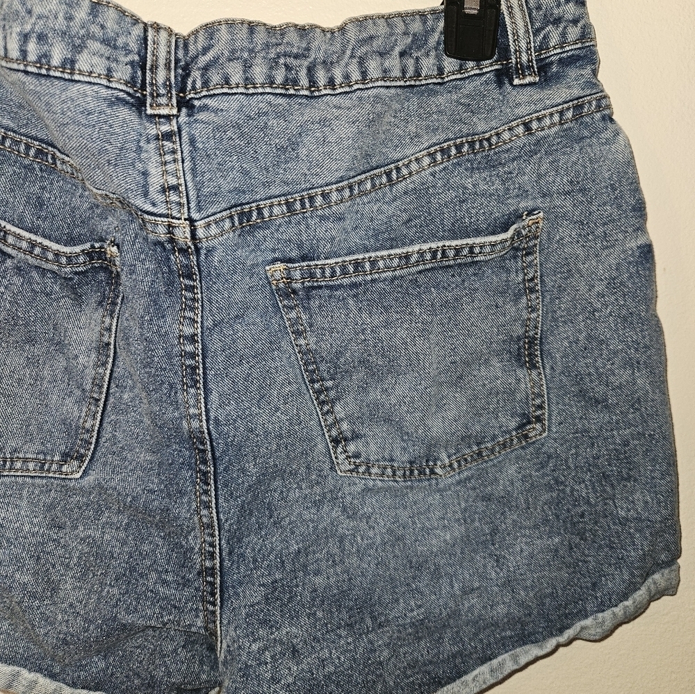 Refuge Denim Mom Blue Junior High Waist Jean Shorts Size 11 - Picture 5 of 10